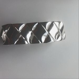 Beautyful silver bracelet one size fits all